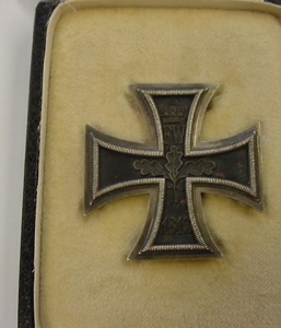 1813 IRON CROSS 1st CLASS CASED PRUSSIAN MEDAL